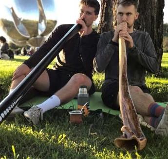 学生s in study abroad program using didgeridoo